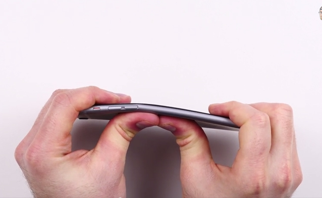 Your iPhone 6 Plus will bend in your pocket. Look out! Your iPhone 6 Plus will bend in your pocket. Look out!